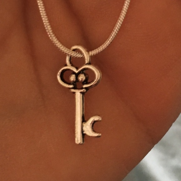 925 Chain Necklace with Alloy Key Pendant - Picture 1 of 3